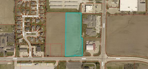 Maine St and N 48th St: Maine St & N 48th St, Quincy, IL 62305